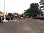 anggota-tni-polri-melakukan-apel-pagi-di-lapangan-mapolda-jambi_20180117_083540.jpg
