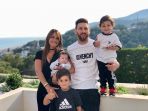 antonella-roccuzzo-dan-suami-serta-anak-anaknya_20180821_154847.jpg