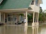 banjir-di-perkantoran-Muaro-Jambi.jpg
