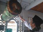 beduk-ditabuh-pertanda-waktu-salat-tiba.jpg