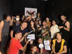 bsj-7-foto-bersama-selesai-film-the-revenge.jpg