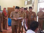 bupati-adirozal-pantau-ujian-nasional-smpmts-di-kerinci.jpg
