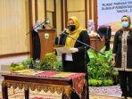 bupati-muaro-jambi-masnah-busro-saat-pelantikan-pejabat-eselon.jpg