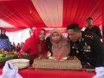 bupati-muarojambi-masnah-busro-meniup-lilin-bersama-kapolres.jpg