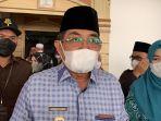 bupati-tanjabbar-anwar-sadat-wawancara-usai-melakukan-peninjauan-langsung-pelaksanaan-vaksinasi.jpg