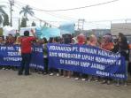 buruh-pt-bunia-kencana-demo_20151028_122256.jpg