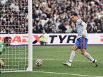 cristiano-ronalo-mencetak-gol-ke-gawang-west-ham.jpg