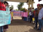 demo-mahasiswa-di-kantor-esdm_20180215_121004.jpg