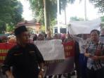 demo-pedagang-ke-dprd_20160321_102154.jpg