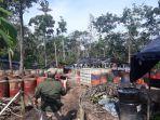 ditinggal-pekerja-ada-ratusan-drum-di-tempat-pemasakan-minyak-ilegal-terbesar-di-desa-bungku.jpg