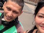 driver-ojek-online-berkaca-kaca-bertemu-lagi-artis-yang-menolong-saat-sandalnya-putus-23-tahun-lalu.jpg