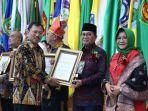 fachrori-terima-penghargaan-pembina-terbaik-tingkat-provinsi-swasti-saba-kabupatenkota-sehat-2019.jpg