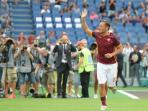 francesco-totti-melambai-roma_20151018_094404.jpg