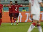 gelandang-swiss-xherdan-shaqiri-tengah-merayakan-mencetak-gol-kedua-timnya.jpg