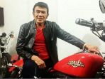 h-rhoma-irama-berpose-diatas-harley-pemberian-raja-batu-bara_20180219_152035.jpg