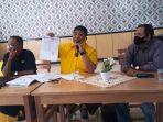 herman-efendi-menggelar-jumpa-pers.jpg