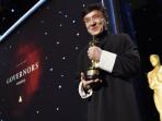 jackie-chan-piala-oscar_20161114_104603.jpg