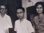 jakob-oetama-pk-ojong-adi-subrata-dan-irawati-generasi-pertama-intisari-dari-kiri-ke-kanan.jpg