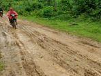 jalan-tanah-desa-telentam-bungo293.jpg