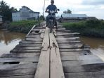 jembatan-penghubung-antara-dusun-makmur-dan-dusun-indah_20180430_170807.jpg