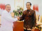 joko-widodo-berfoto-bersama-dengan-wadir-hukum-dan-advokasi-tim.jpg