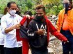 jokowi-memberikan-jaket-miliknya-kepada-fransiskus-korban-banjir-di-ntt.jpg