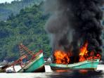 kapal-asing-dibakar.jpg