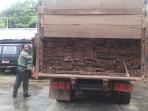 kayu-ilegal_20160329_193814.jpg