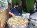 kue-tradisional-khas-suku-bugis-makassar-kini-hadir-di-jambi-yaitu-raja-apang-panas.jpg
