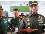 letjen-joppye-onesimus-wayangkau-saat-jadi-pangdam-xviii-kasuari.jpg