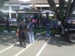 lsm-blokir-jalan-kejati_20160511_113120.jpg