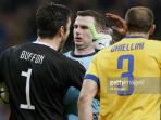 michael-oliver-dapat-semprot-dari-buffon_20180412_103551.jpg