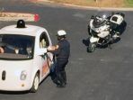 mobil-otonomos-google-diberhentikan-polisi-karena-berjalan-lambataleksandr-milewski_20170406_161616.jpg