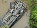 mobil-terbalik-di-bungo_20171206_103412.jpg