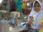 pedagang-cilik-di-car-free-day-berawal-dari-jastip-fio-bisa-jualan-banyak-mainan.jpg