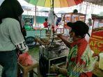 pedagang-gorengan-060422-pasar-bedug-batanghari.jpg