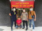 pelaku-pembunuhan-diamankan-di-polres-muarojambi.jpg