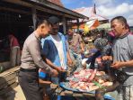 penjual-daging-kerbau-di-pasar-sengeti-kabupaten-muarojambi_20180516_153747.jpg