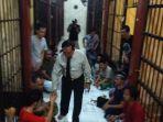 peringati-hut-bhayangkara-ke-73-kapolda-jambi-irjen-pol-muchlis-as-makan-bersama-tahanan.jpg