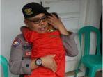 polisi-peluk-adit.jpg