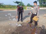 polisi-tengah-olah-tkp-kecelakaan-truk-batu-bara-tabrak-pengendara-sepeda-motor.jpg