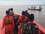 poto-proses-mencarian-korban-nelayan-yang-hilang-di-perairan-tanjab-timur-pada-rabu-342019.jpg