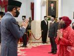 presiden-joko-widodo-lantik-risma.jpg