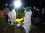 proses-evakuasi-mayat-yang-ditemukan-di-desa-muntialo.jpg