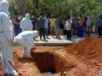 proses-pemakaman-covid-19-di-tebo.jpg