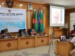 rektor-prof-h-johni-najwan-sh-mh-phd-bersama-para-pembicara.jpg