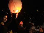 ribuan-lampion-diterbangkan_20180530_085726.jpg