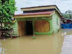 rumah-di-dusun-sungai-arang-terendam.jpg