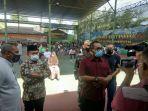 sekda-provinsi-jambi-sudirman-saat-memantau-vaksinasi-massal-di-korem-042gapu.jpg