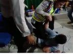 seorang-pengendara-motor-diamankan-polisi-karena-membawa-sabu.jpg